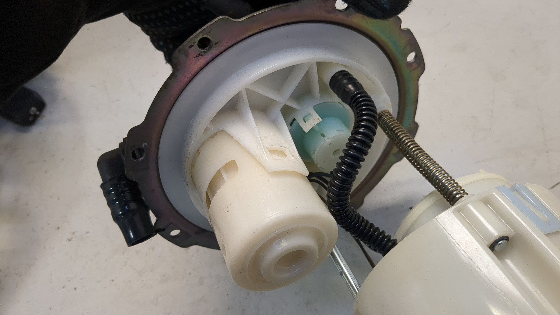 Насос топливный электрический