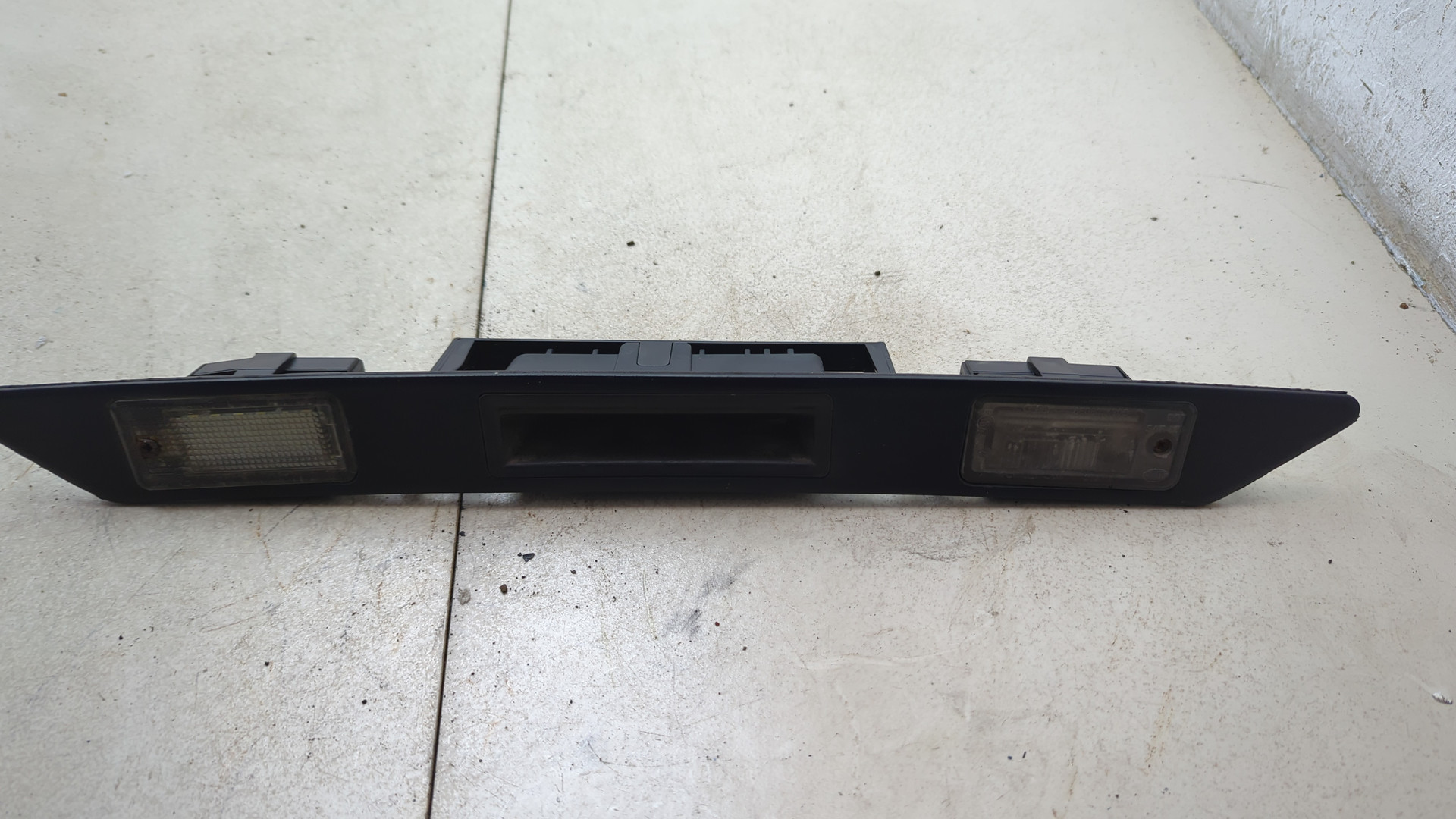 Фонарь подсветки номера