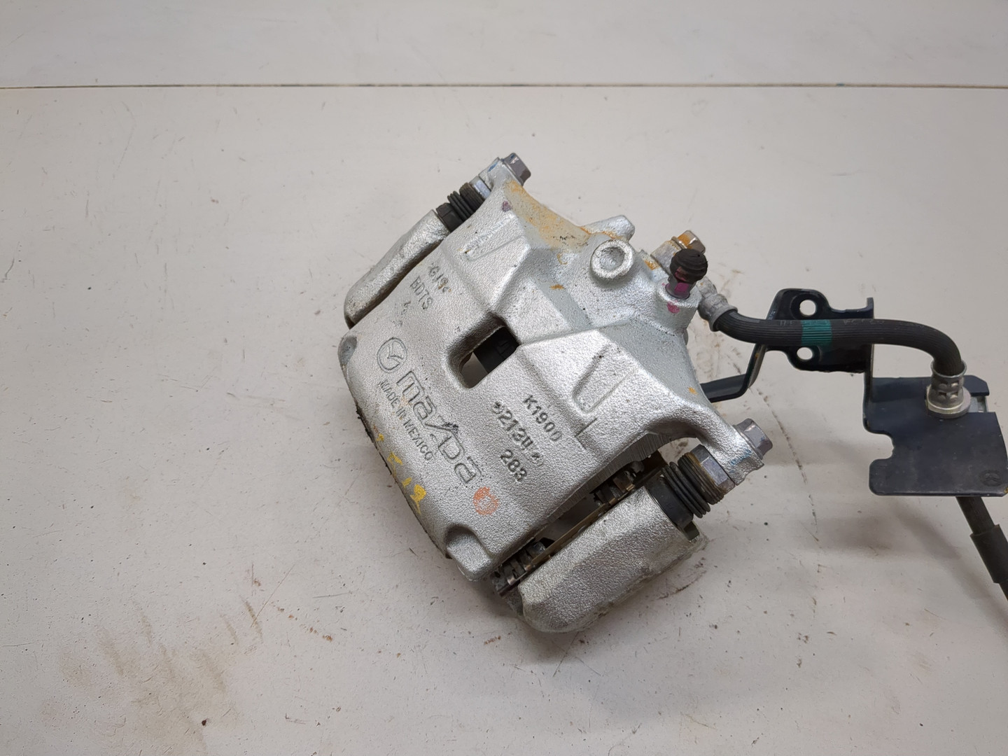 Суппорт передний левый