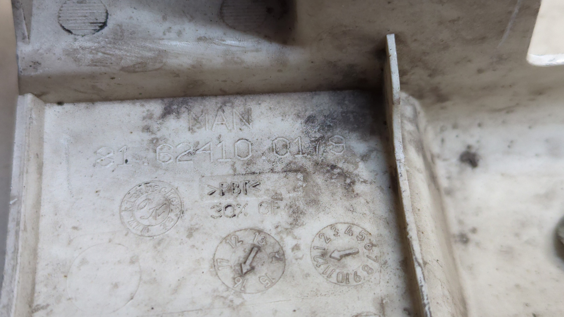 Накладка двери передней левой