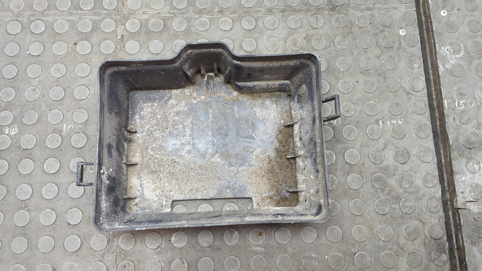 Площадка под аккумулятор (АКБ)