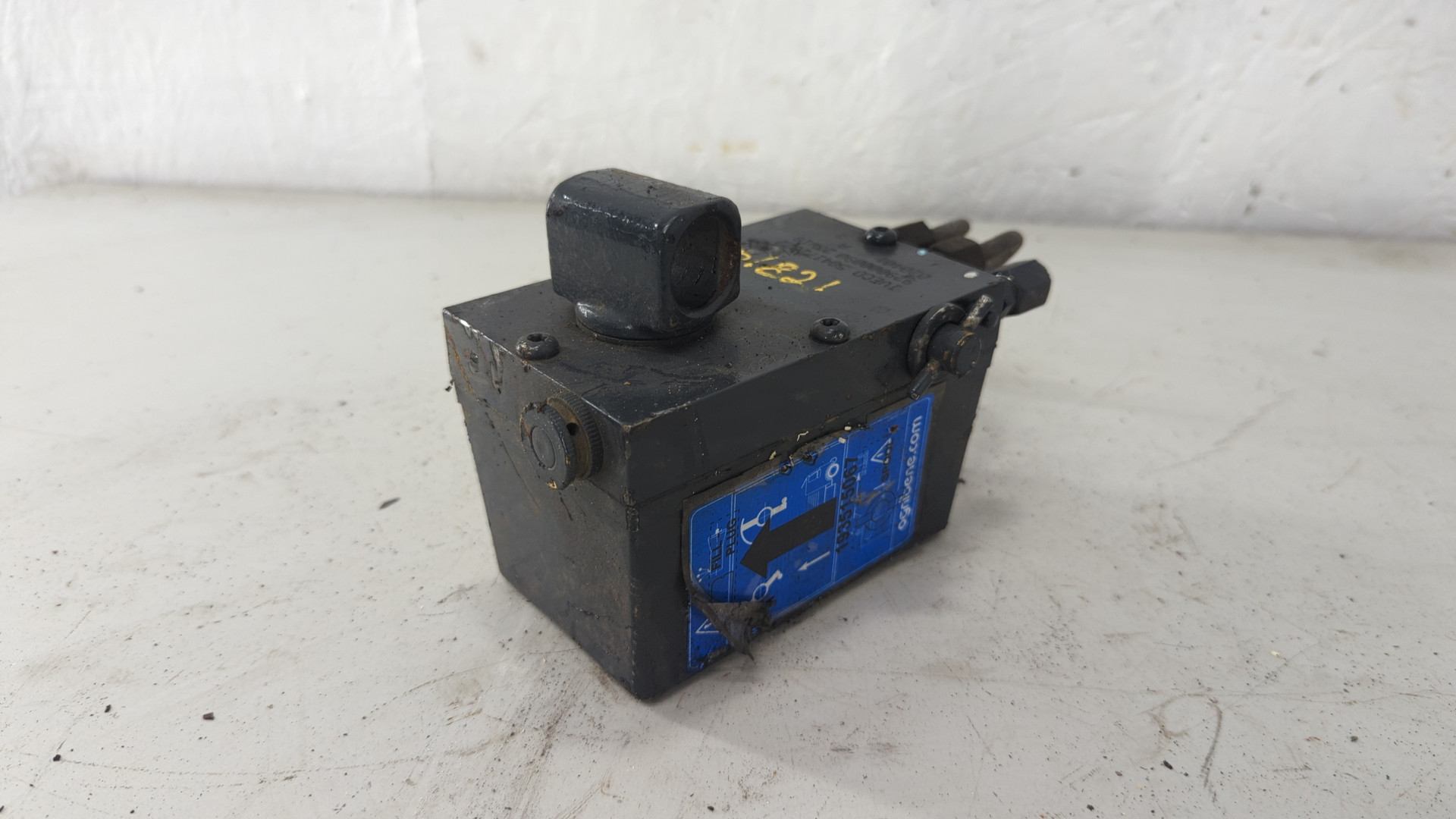 Насос подъема кабины