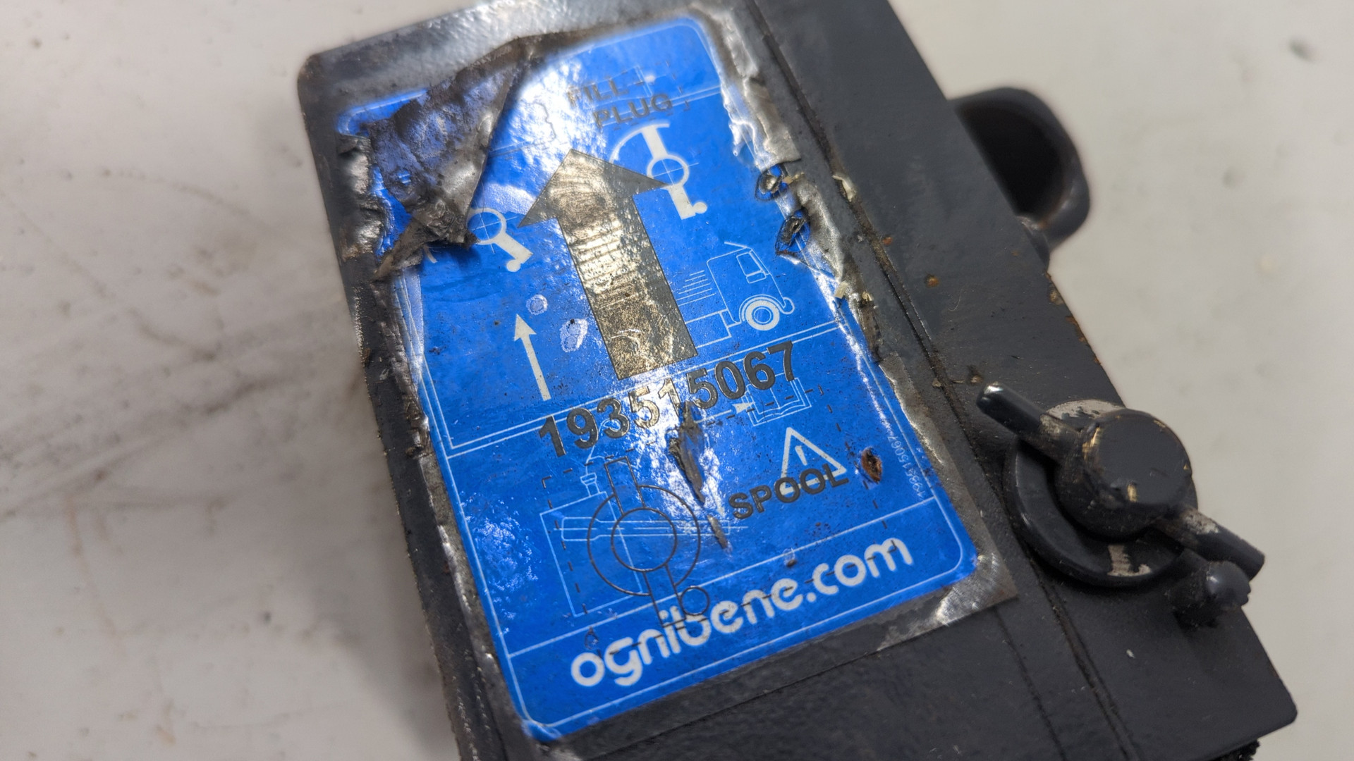 Насос подъема кабины