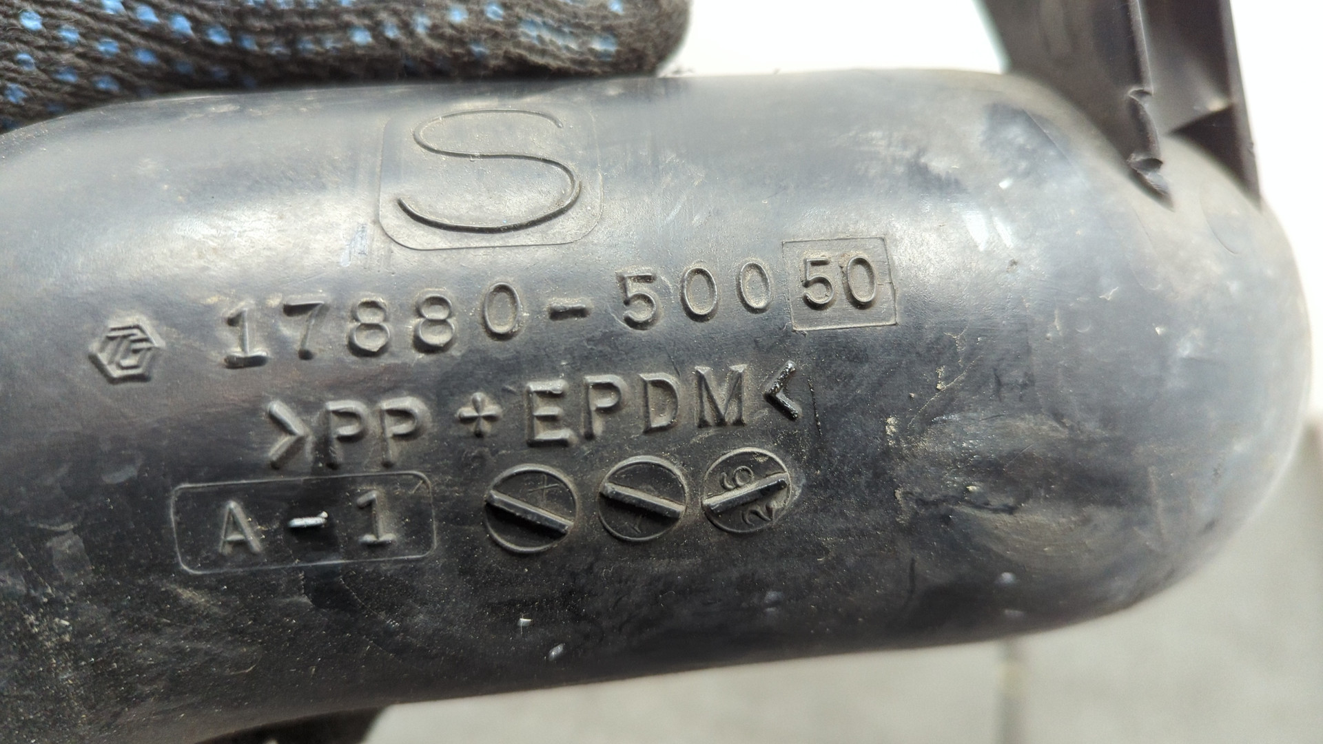 Патрубок воздушного фильтра