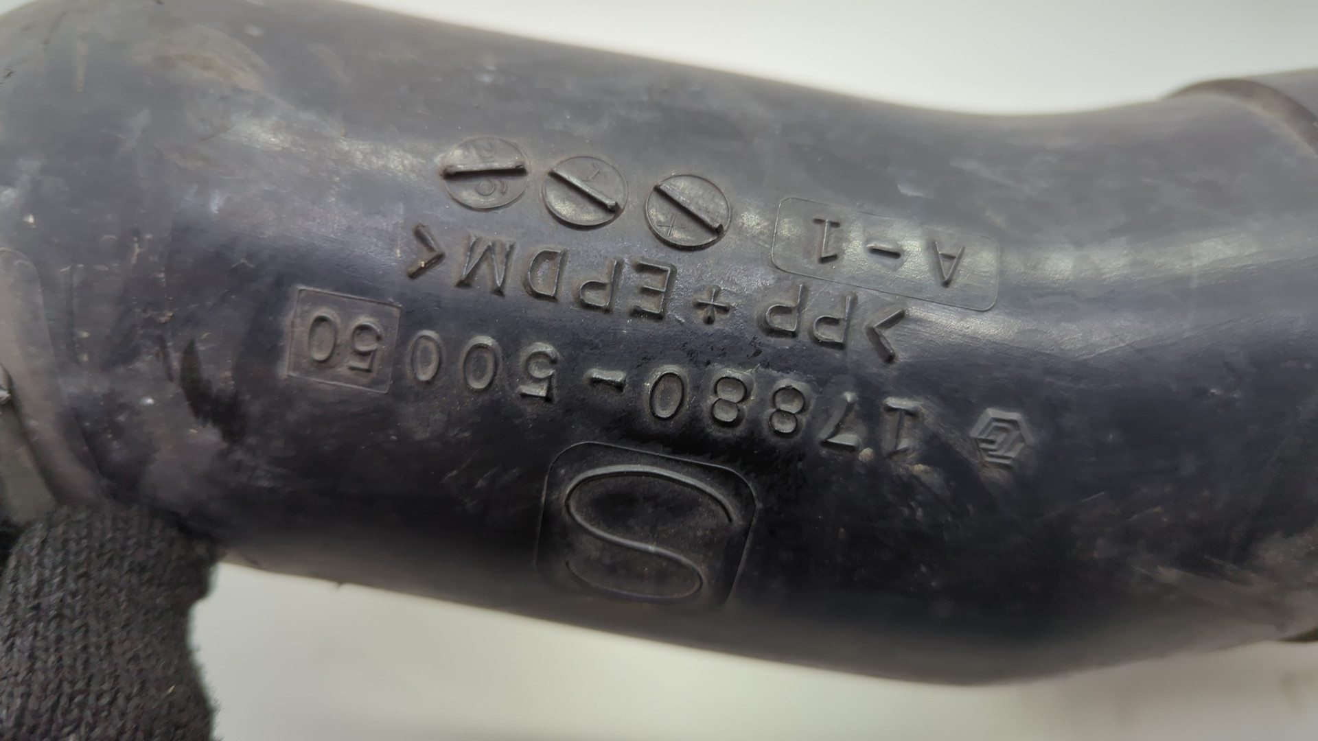 Патрубок воздушного фильтра