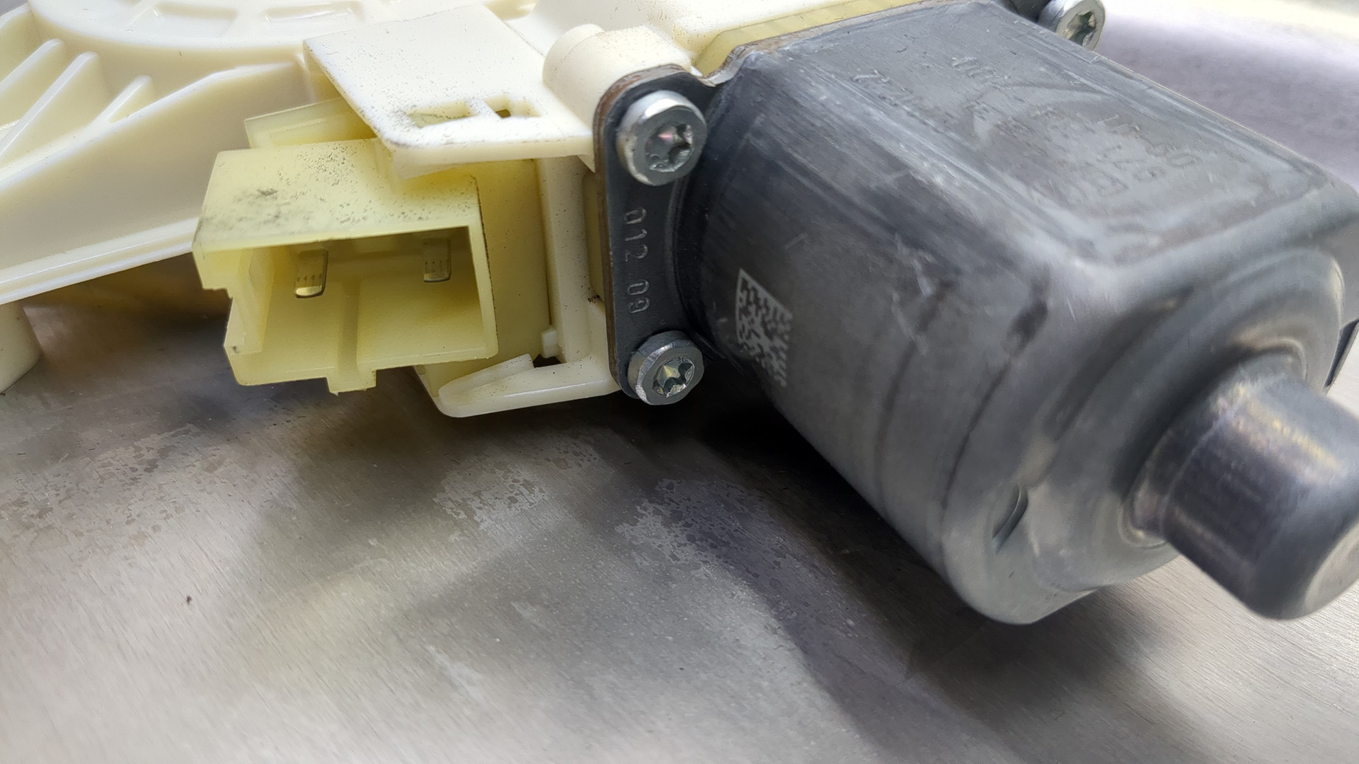 Стеклоподъемник электр. передний правый