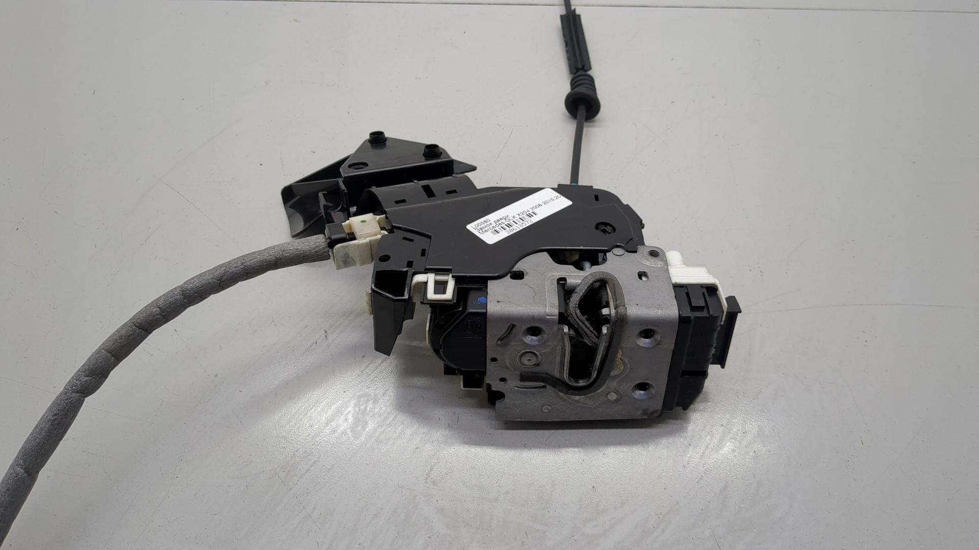 Замок двери передней правой