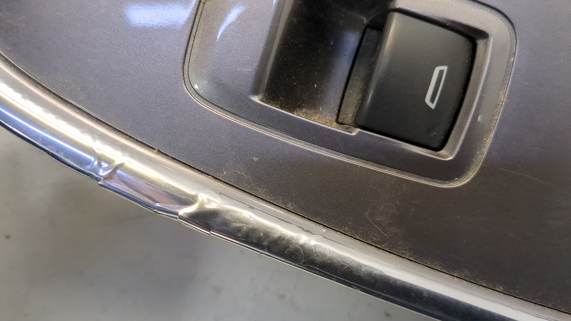 Кнопка стеклоподъемника