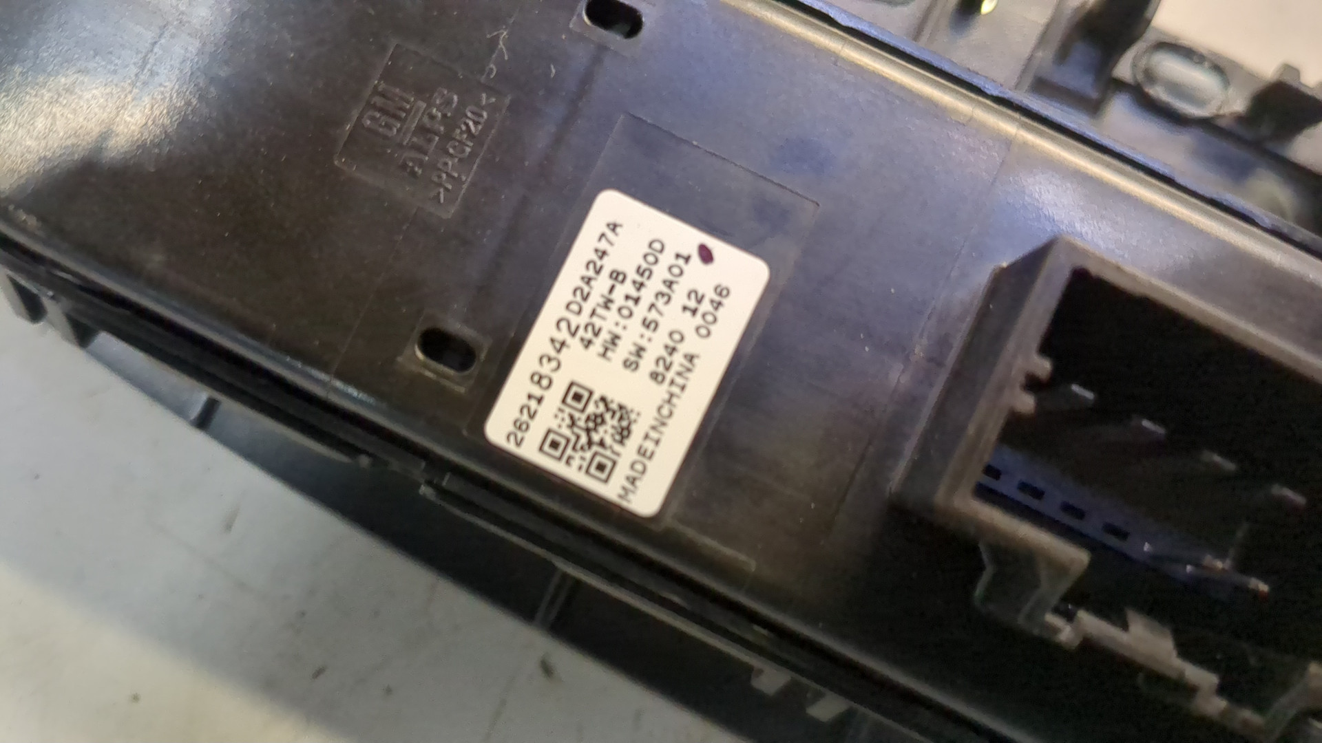 Кнопка стеклоподъемника