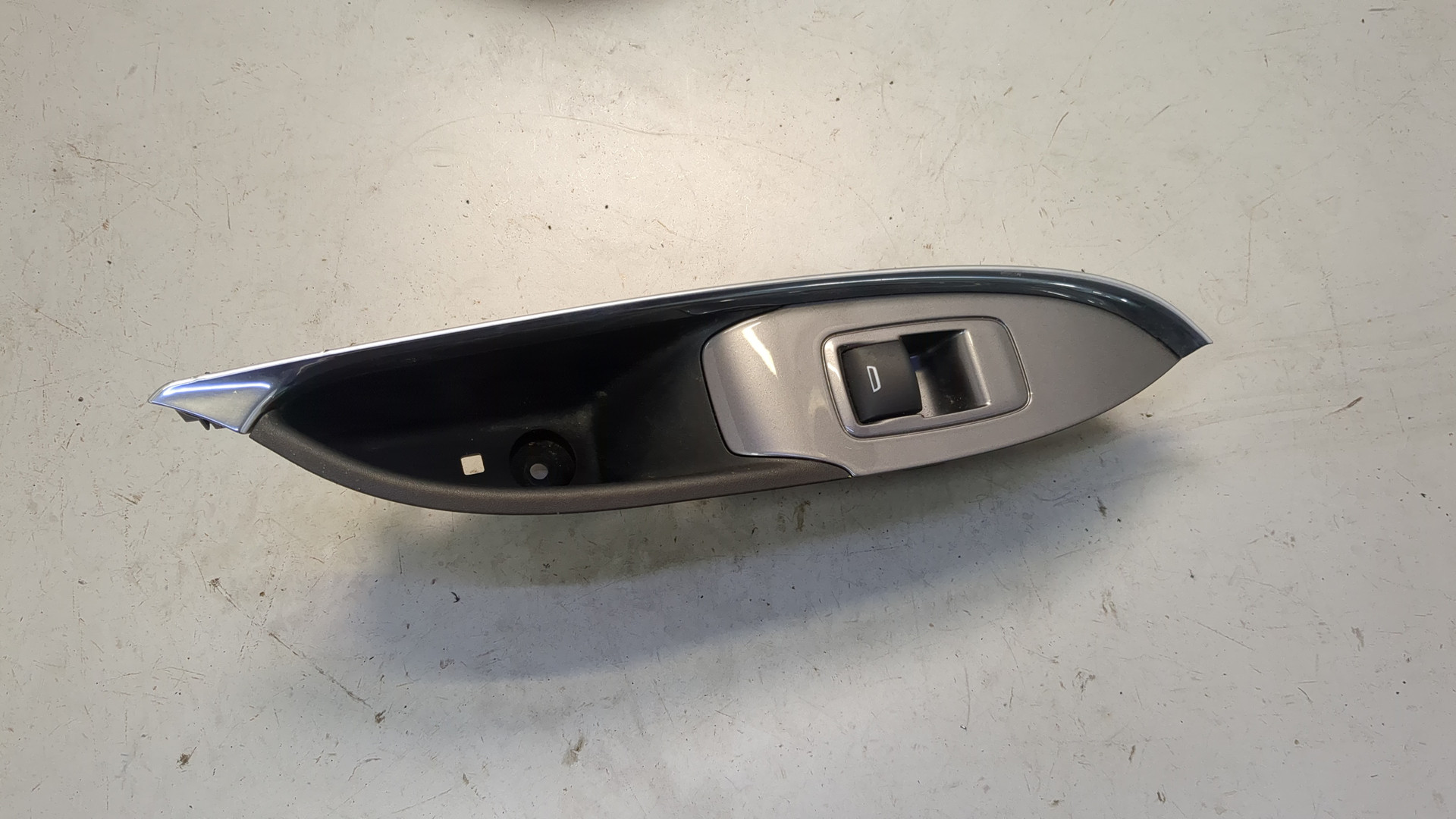 Кнопка стеклоподъемника