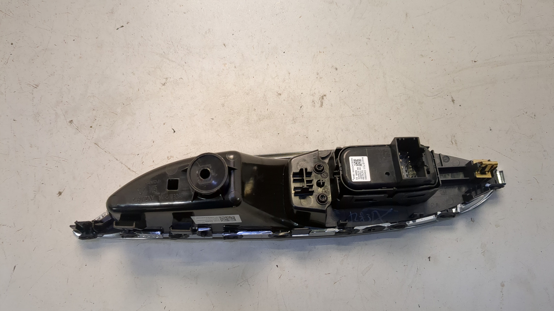 Кнопка стеклоподъемника