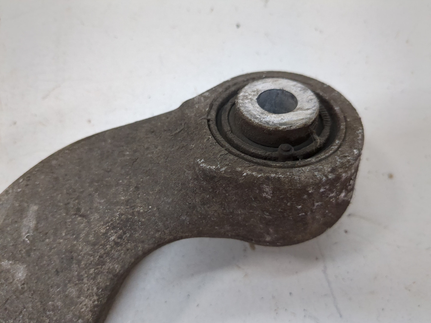 Рычаг задний левый