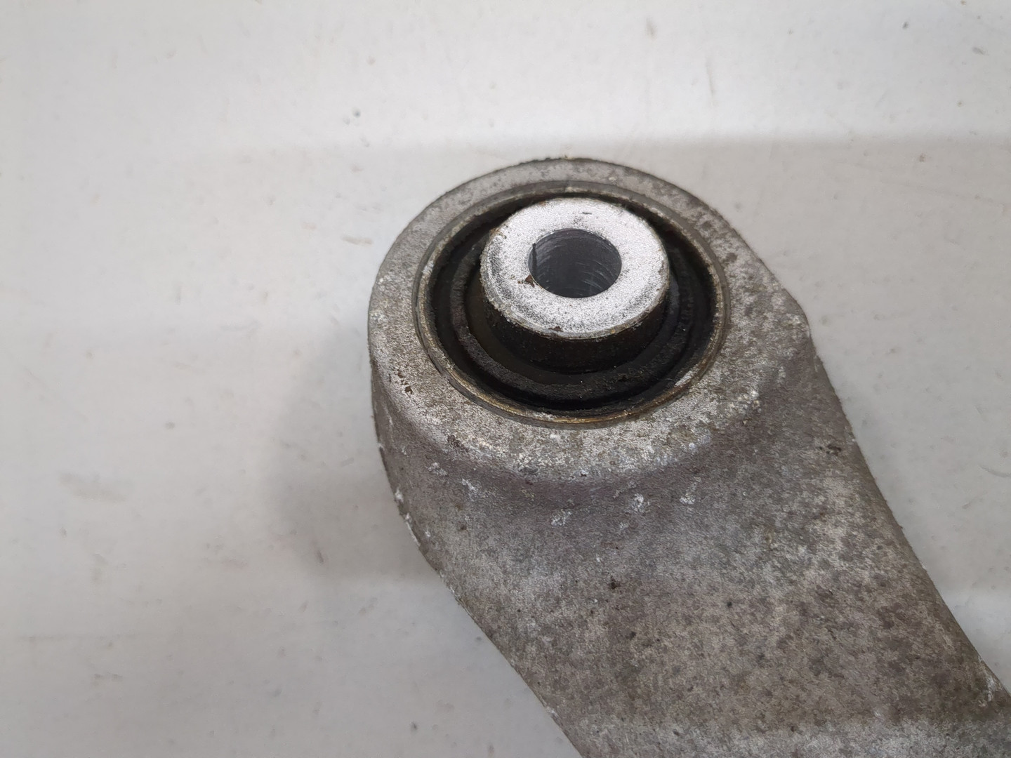 Рычаг задний левый