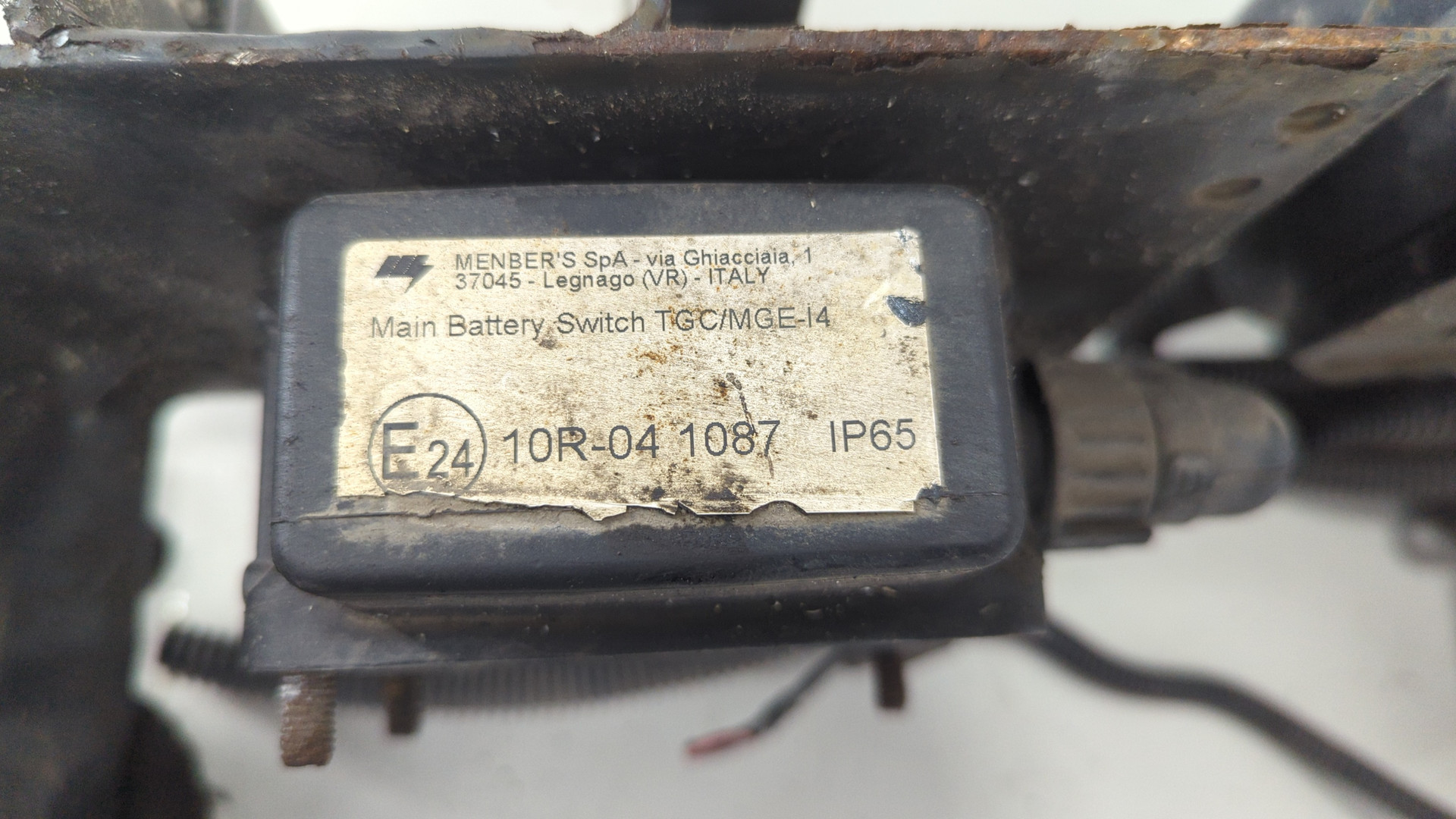 Выключатель массы