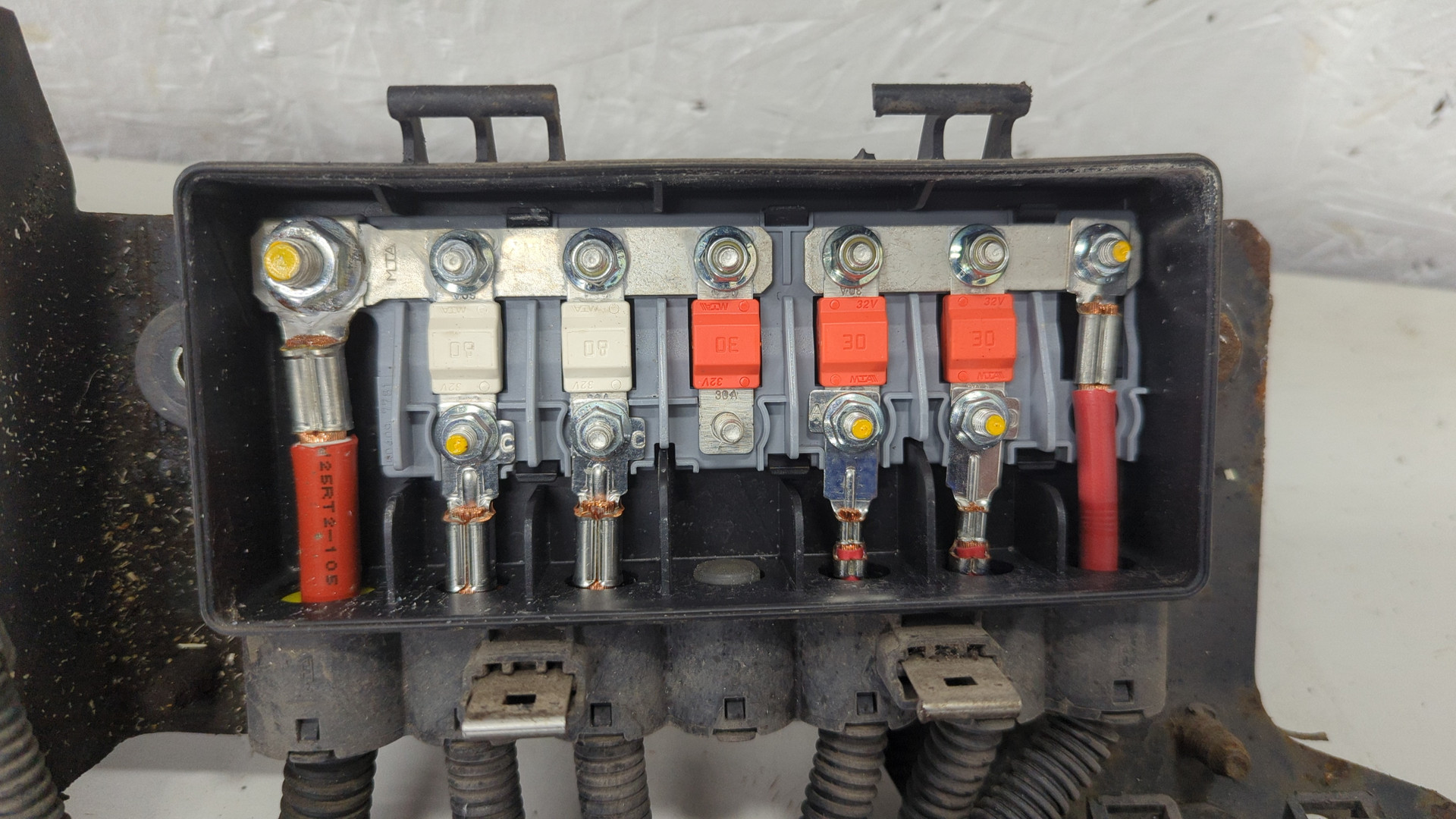 Выключатель массы