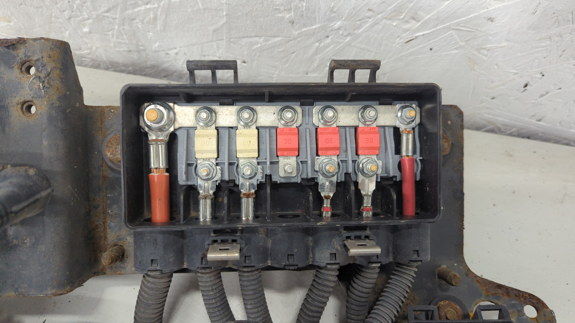 Выключатель массы