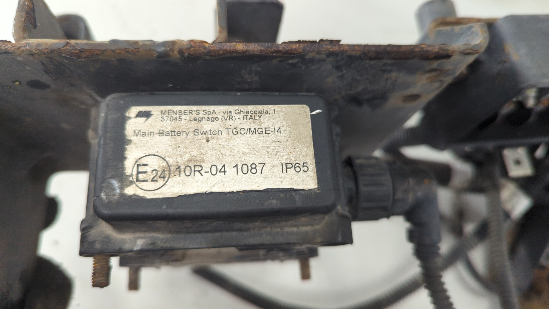 Выключатель массы