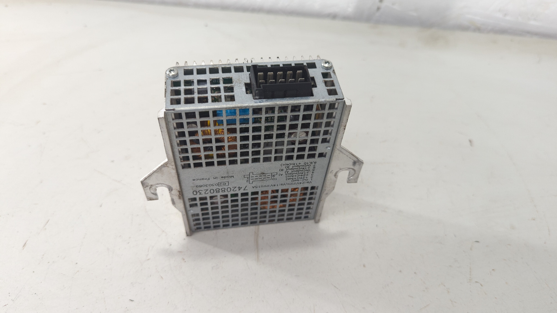 Преобразователь напряжения (адаптер)