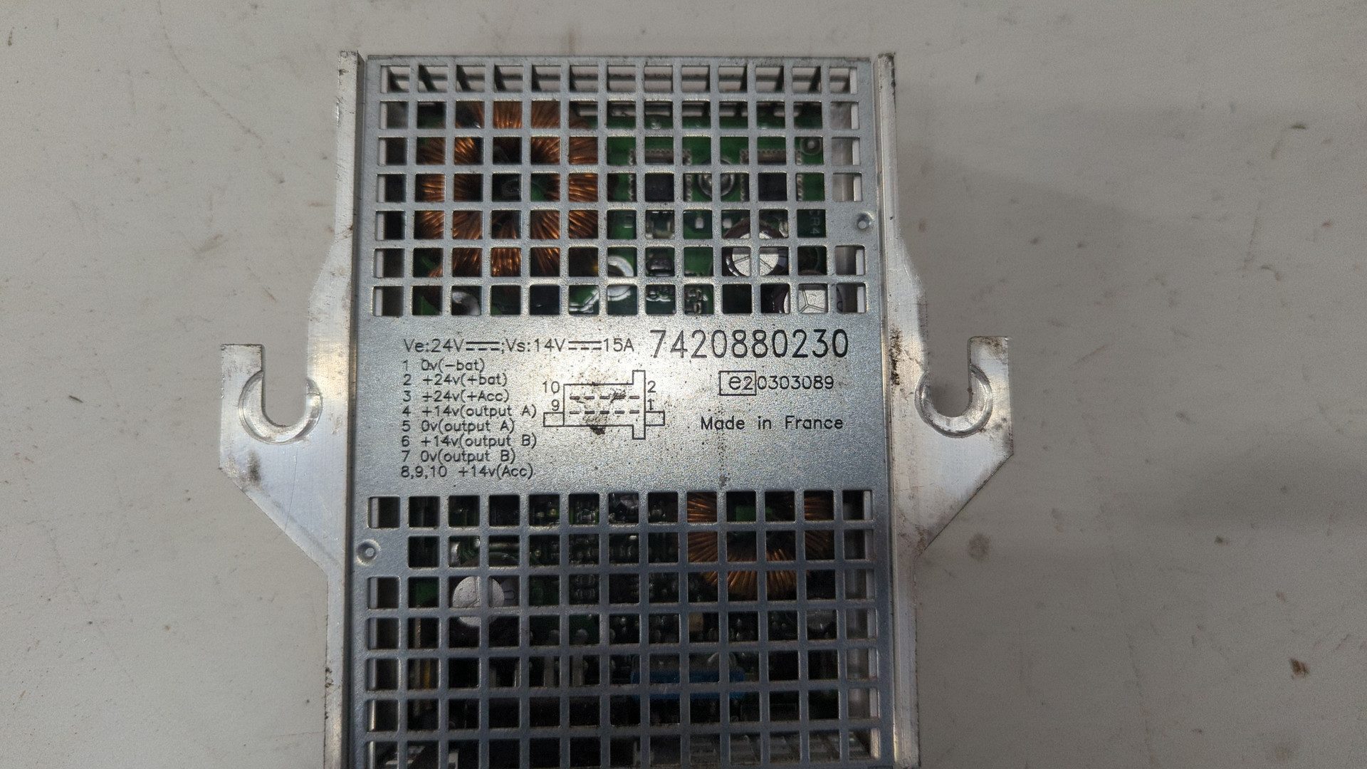 Преобразователь напряжения (адаптер)