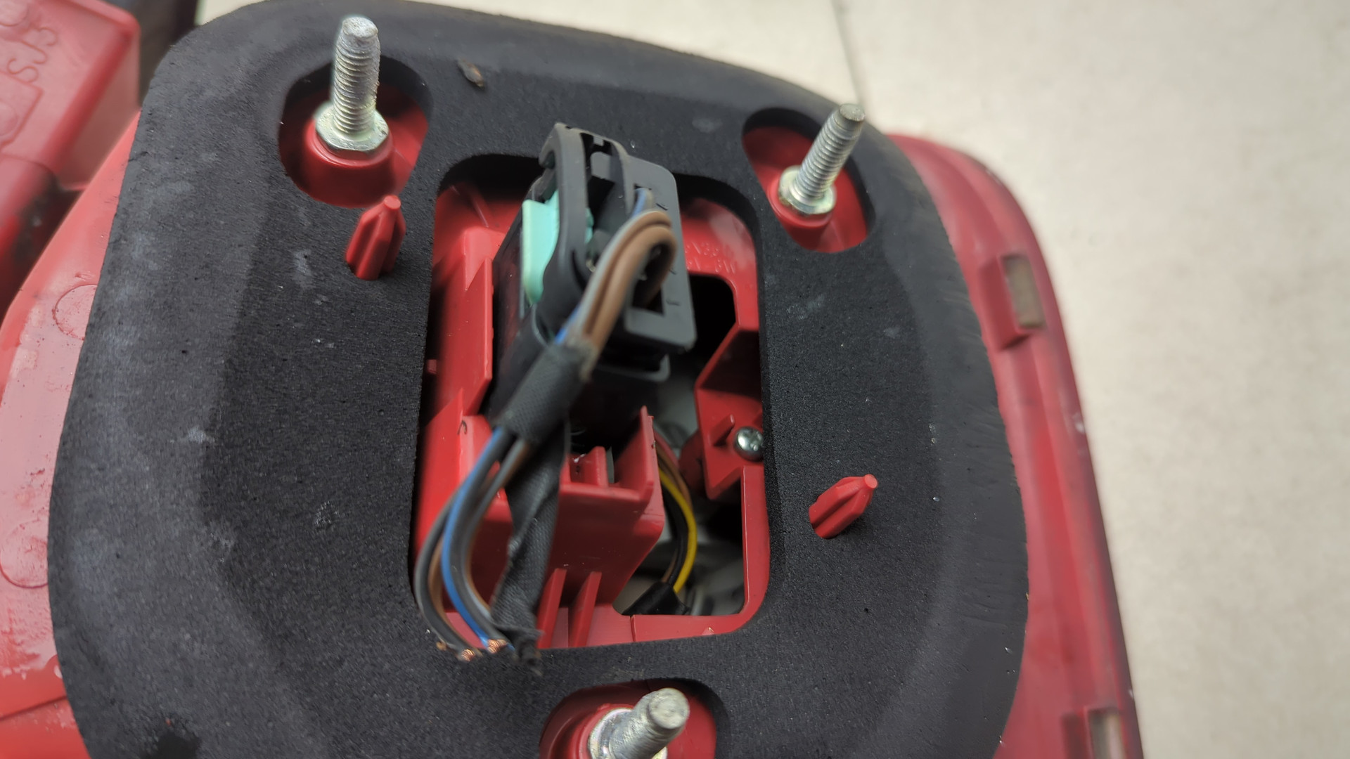 Фонарь задний левый