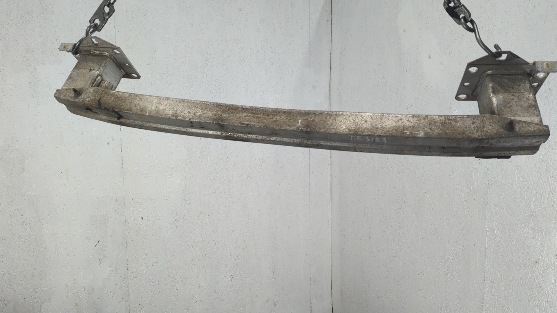 Усилитель переднего бампера