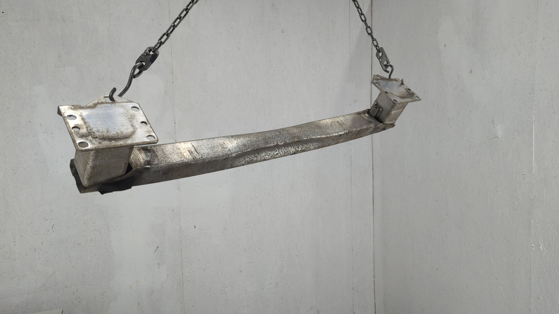 Усилитель переднего бампера