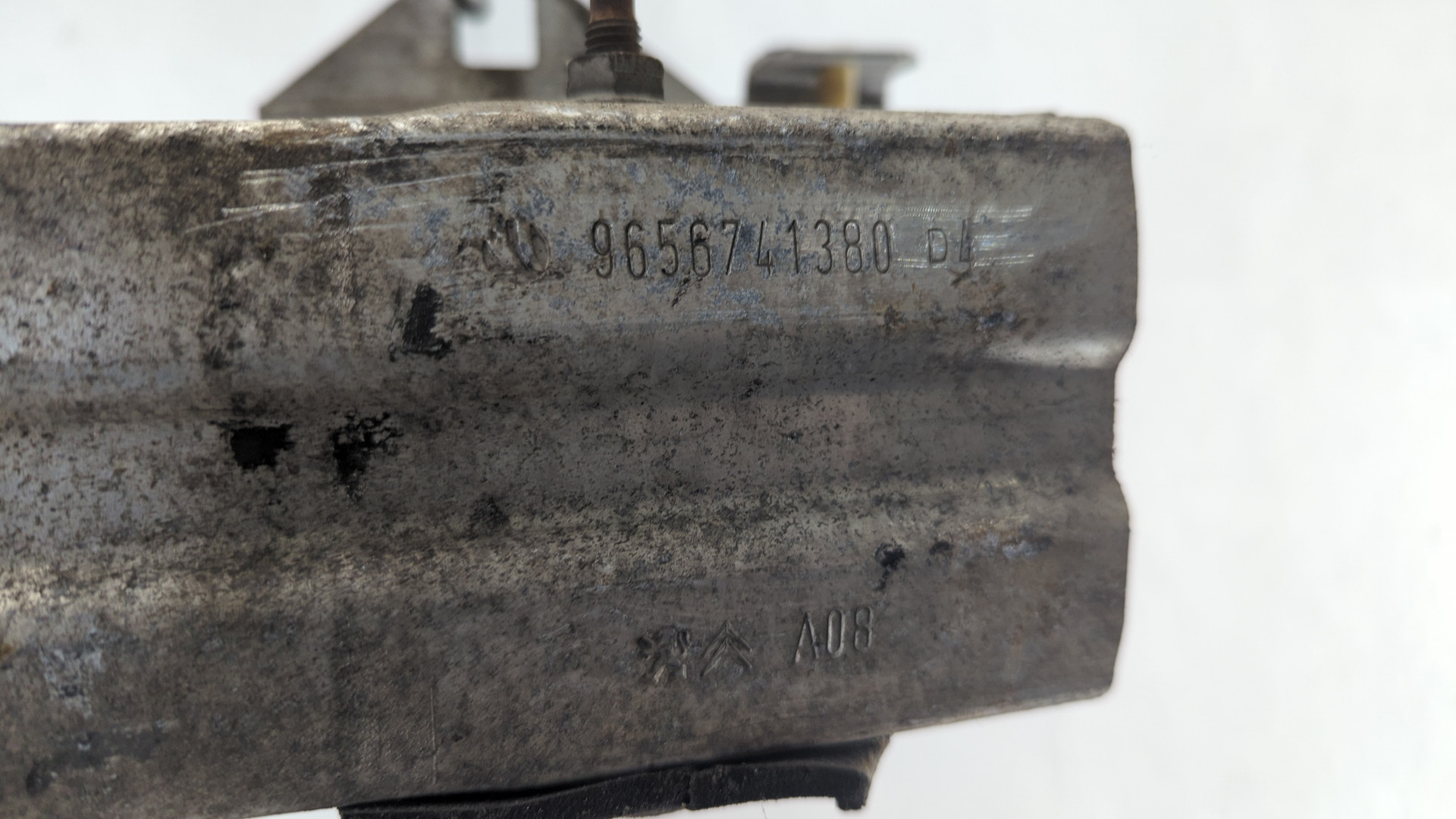 Усилитель переднего бампера