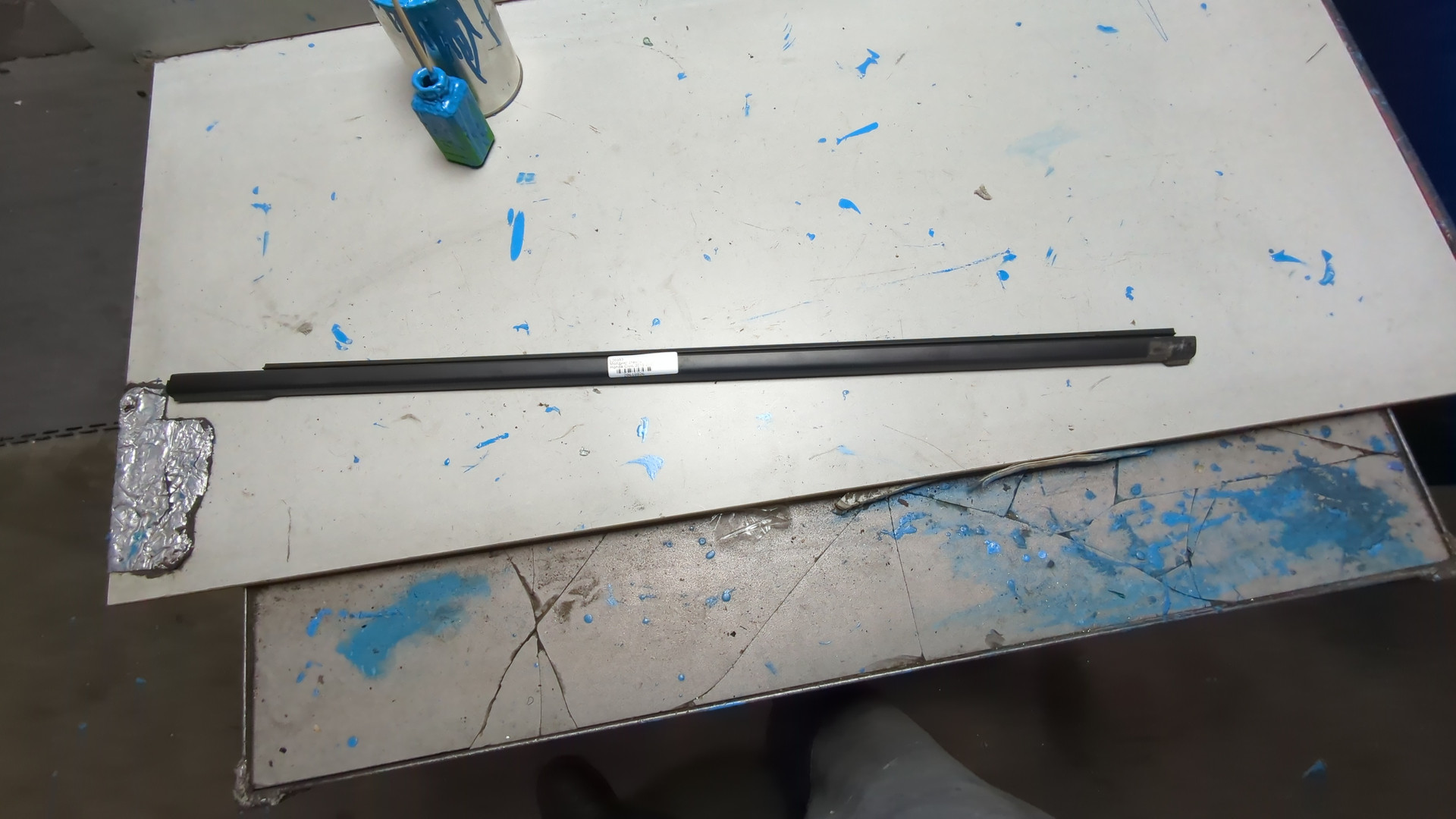 Накладка стекла переднего левого