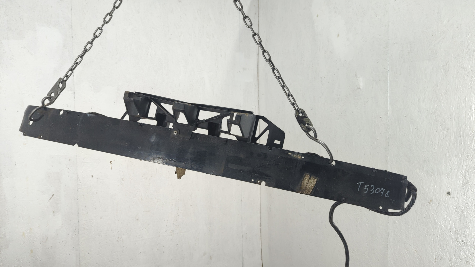 Усилитель переднего бампера