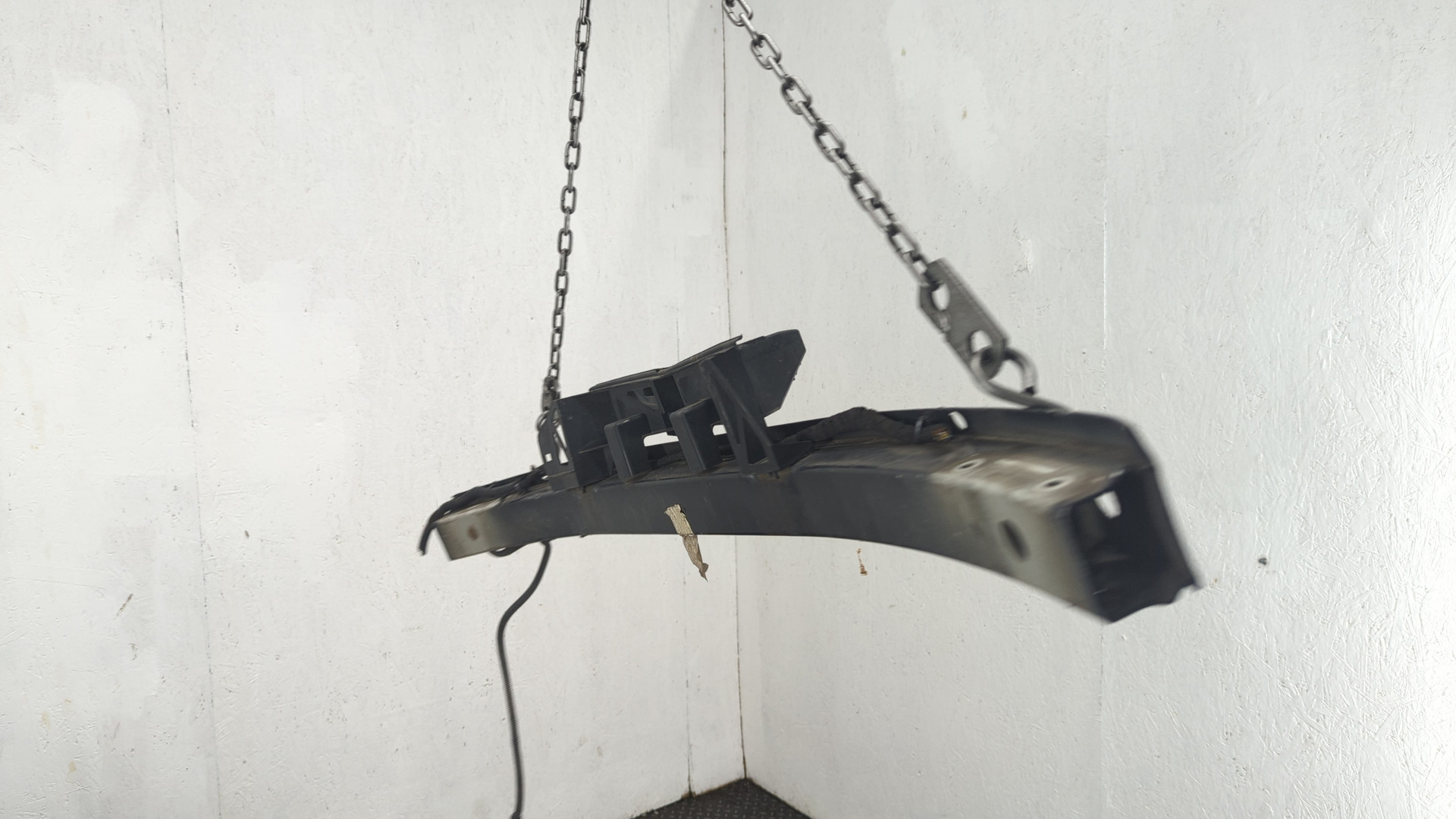 Усилитель переднего бампера