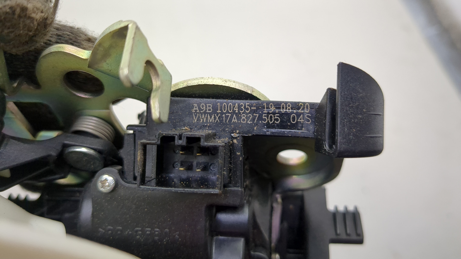 Замок багажника