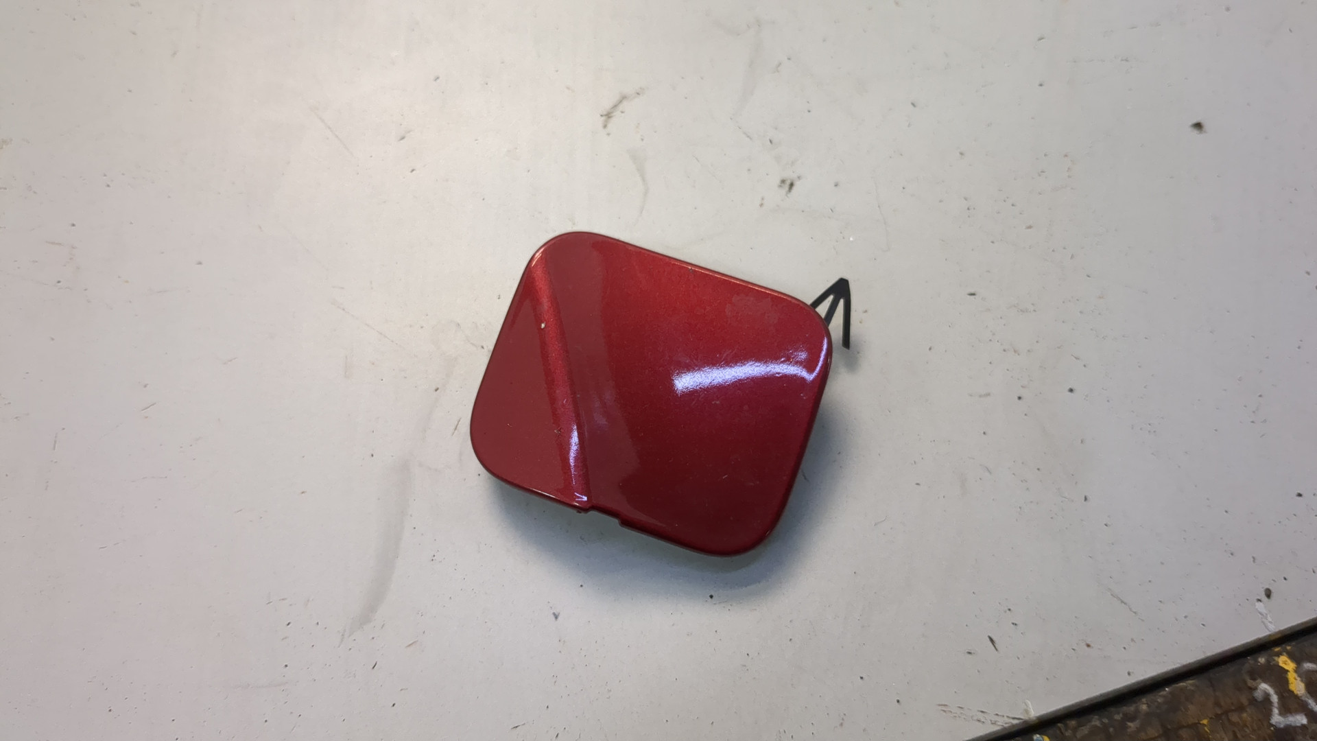 Заглушка буксировочного крюка