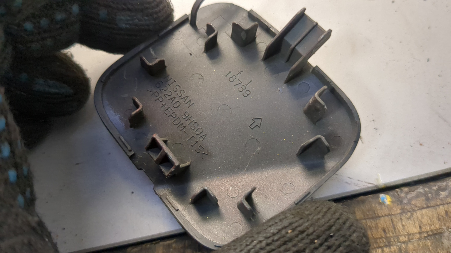 Заглушка буксировочного крюка