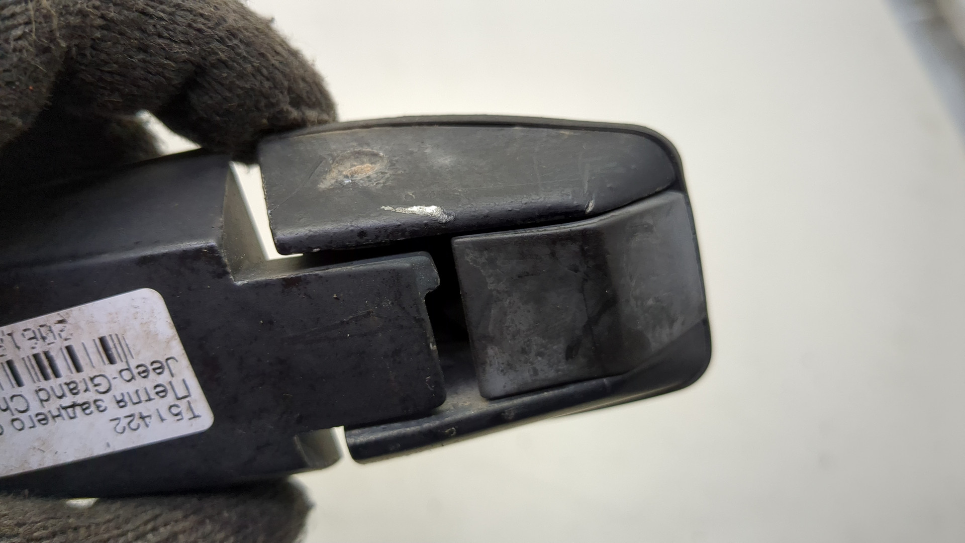 Петля заднего стекла