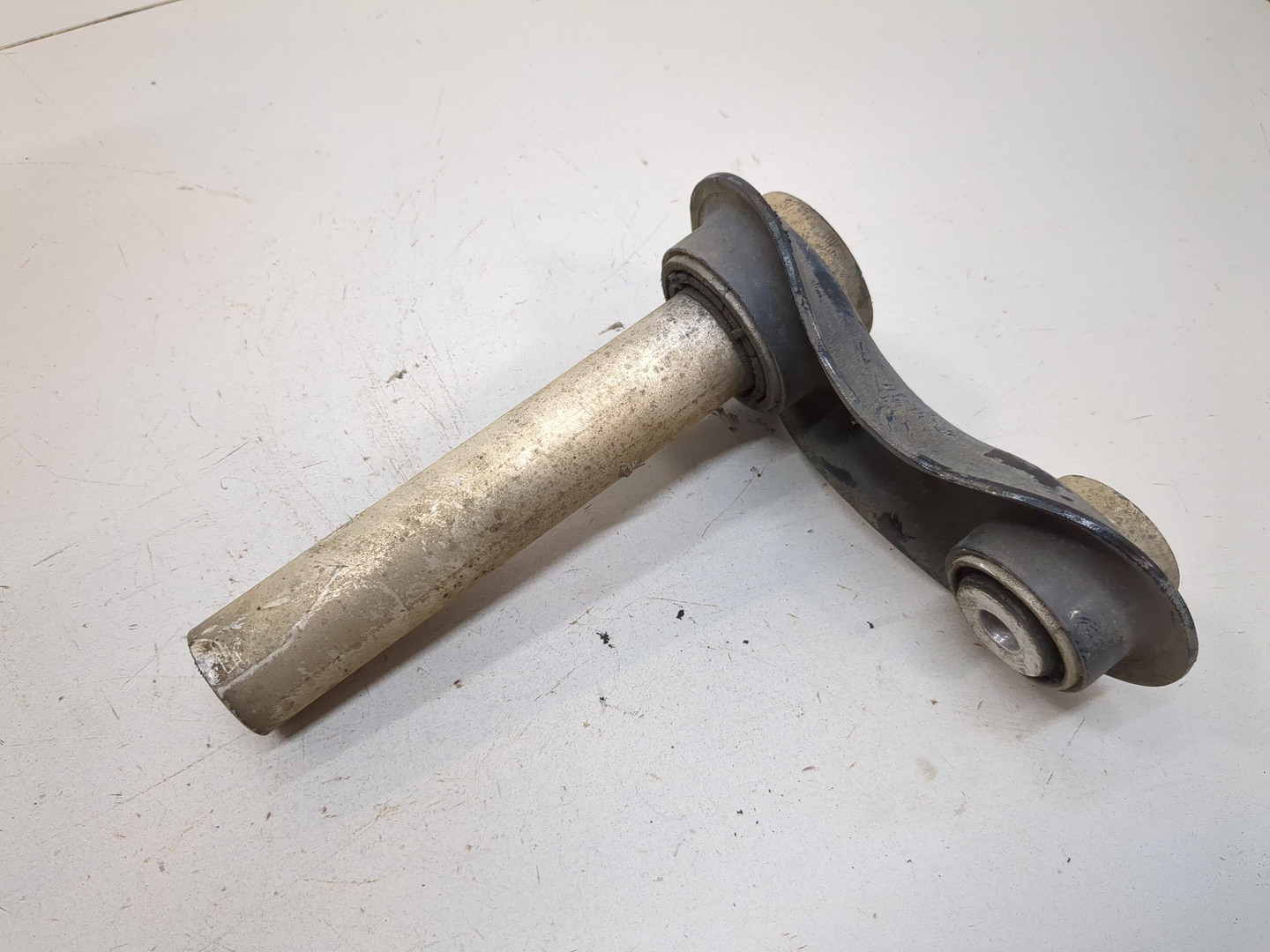 Рычаг задний