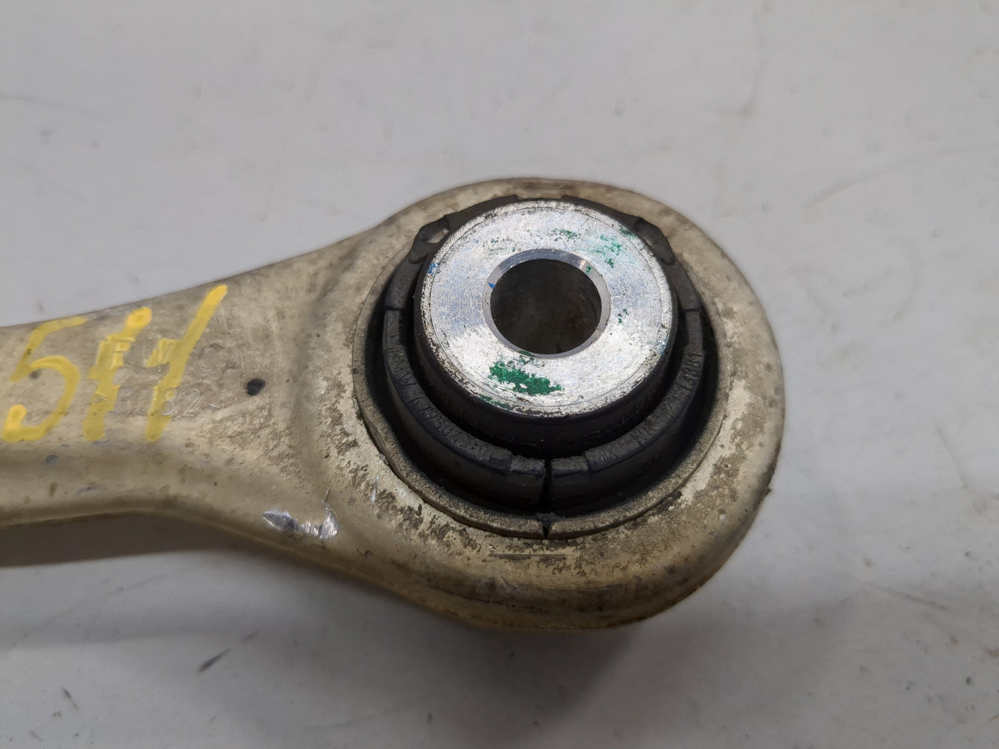 Рычаг задний левый