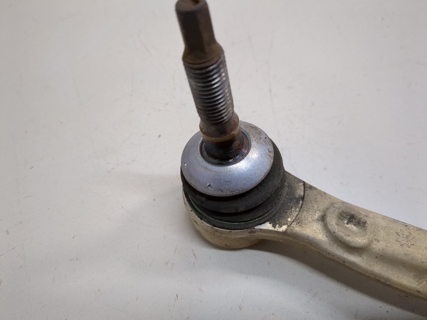 Рычаг задний левый