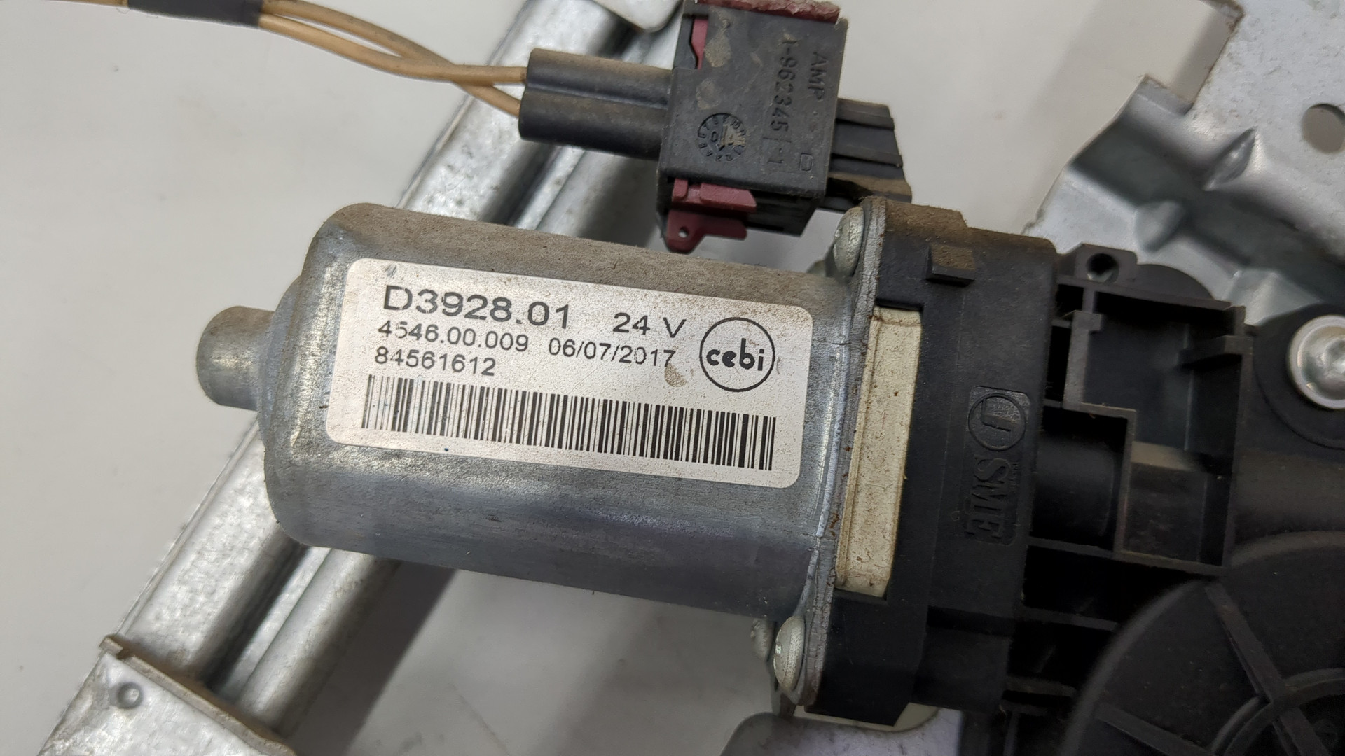 Стеклоподъемник электр. передний левый