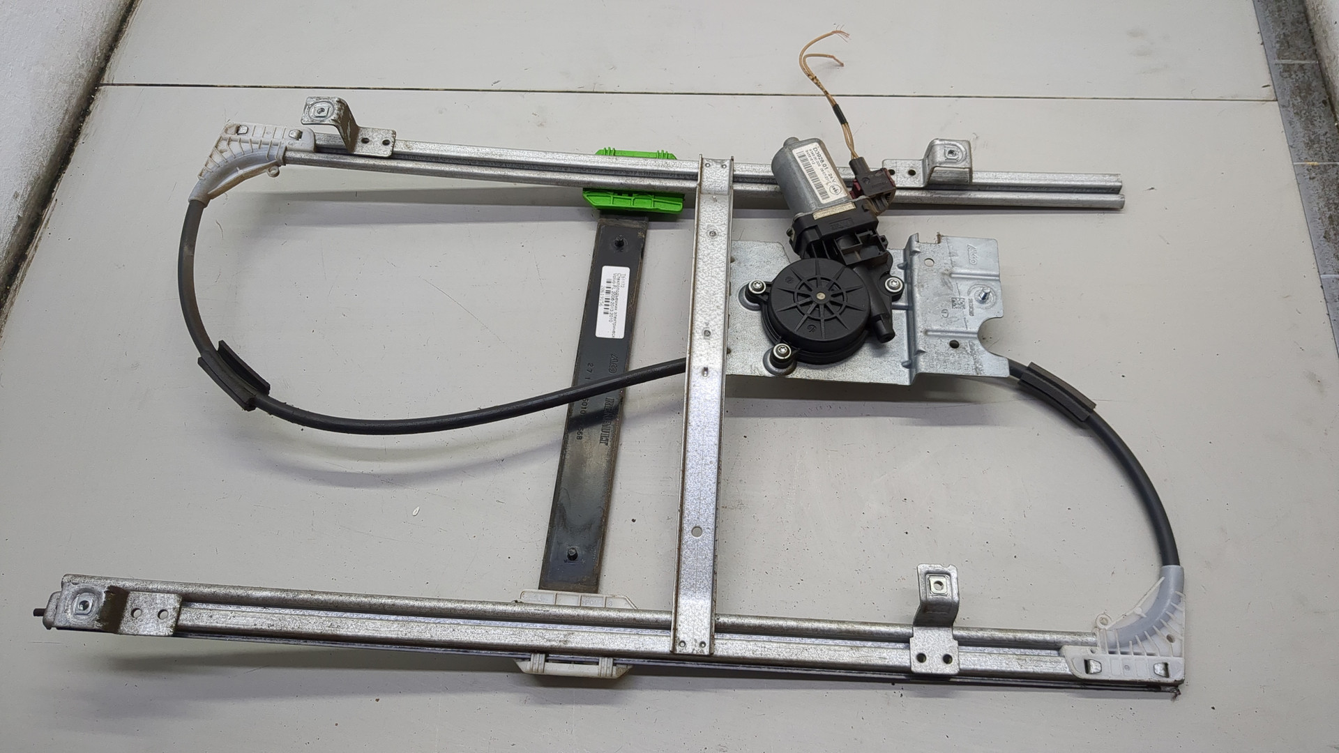 Стеклоподъемник электр. передний левый