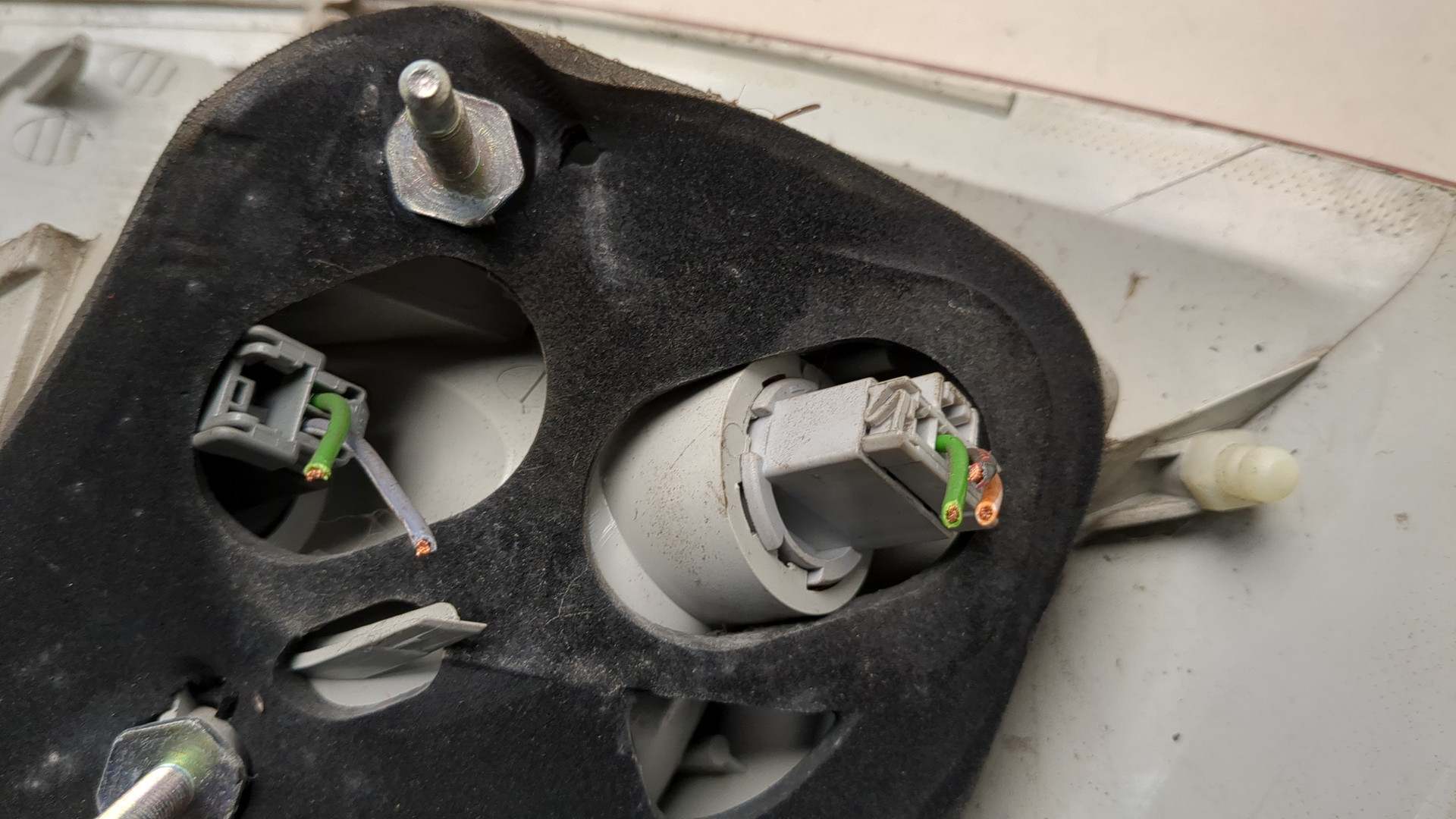 Фонарь задний левый