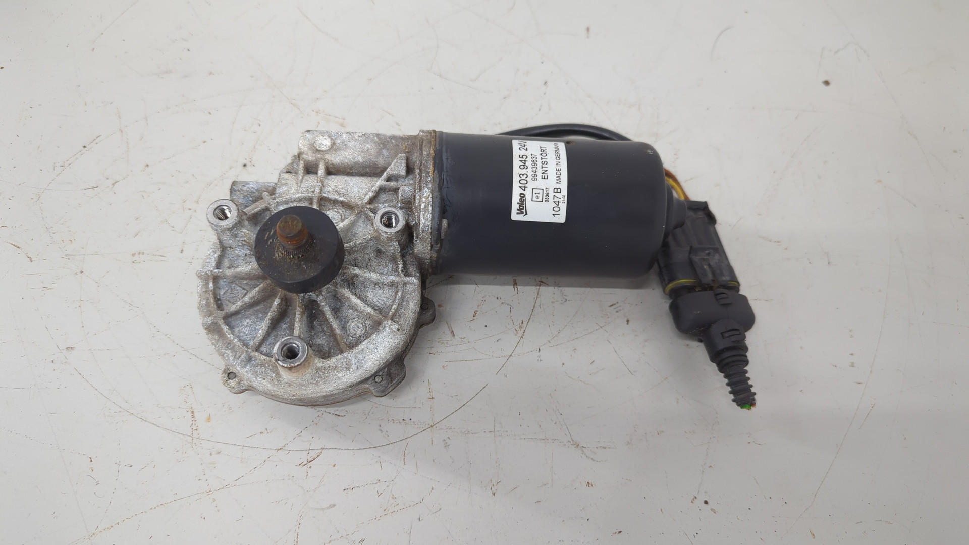 Моторчик стеклоочистителя передний