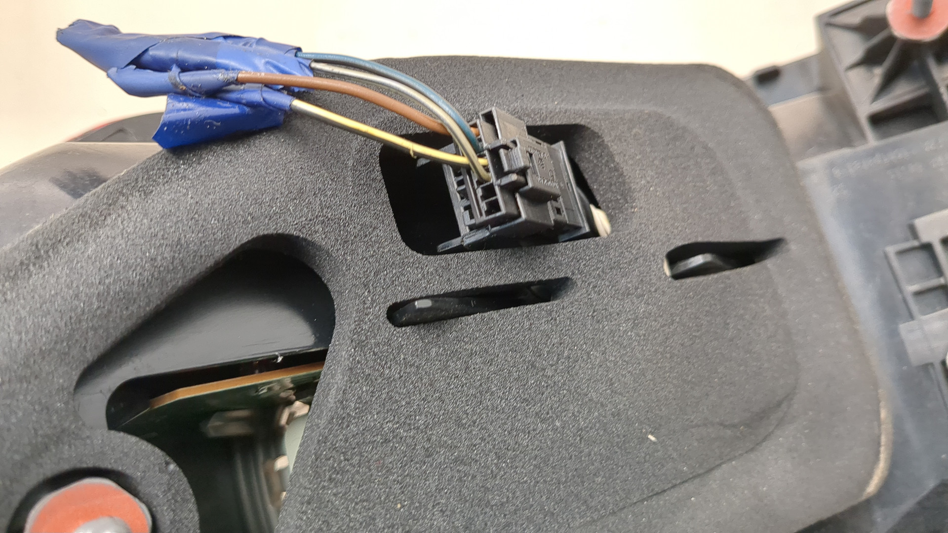 Фонарь задний левый