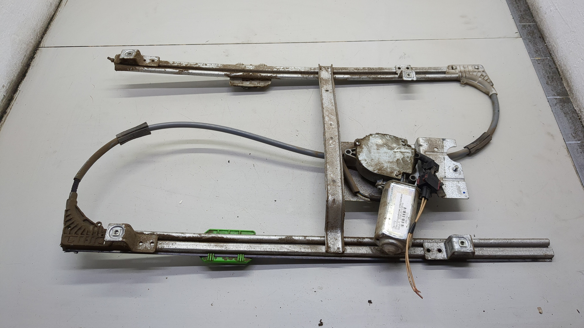 Стеклоподъемник электр. передний правый