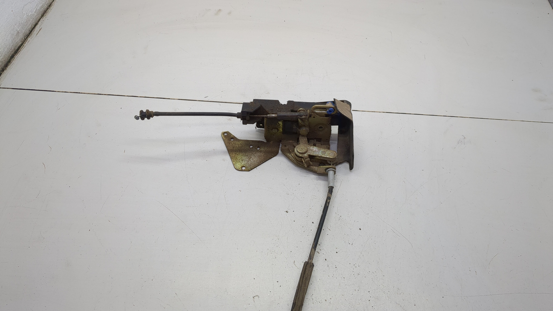 Замок двери передней правой