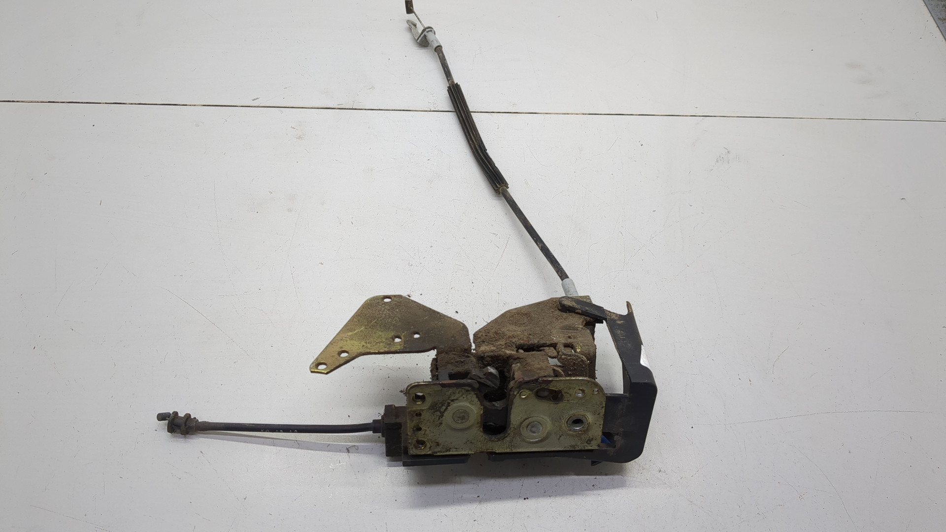 Замок двери передней правой