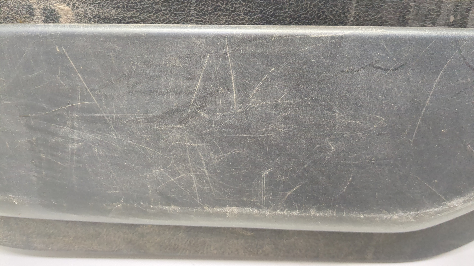 Обшивка двери передней правой