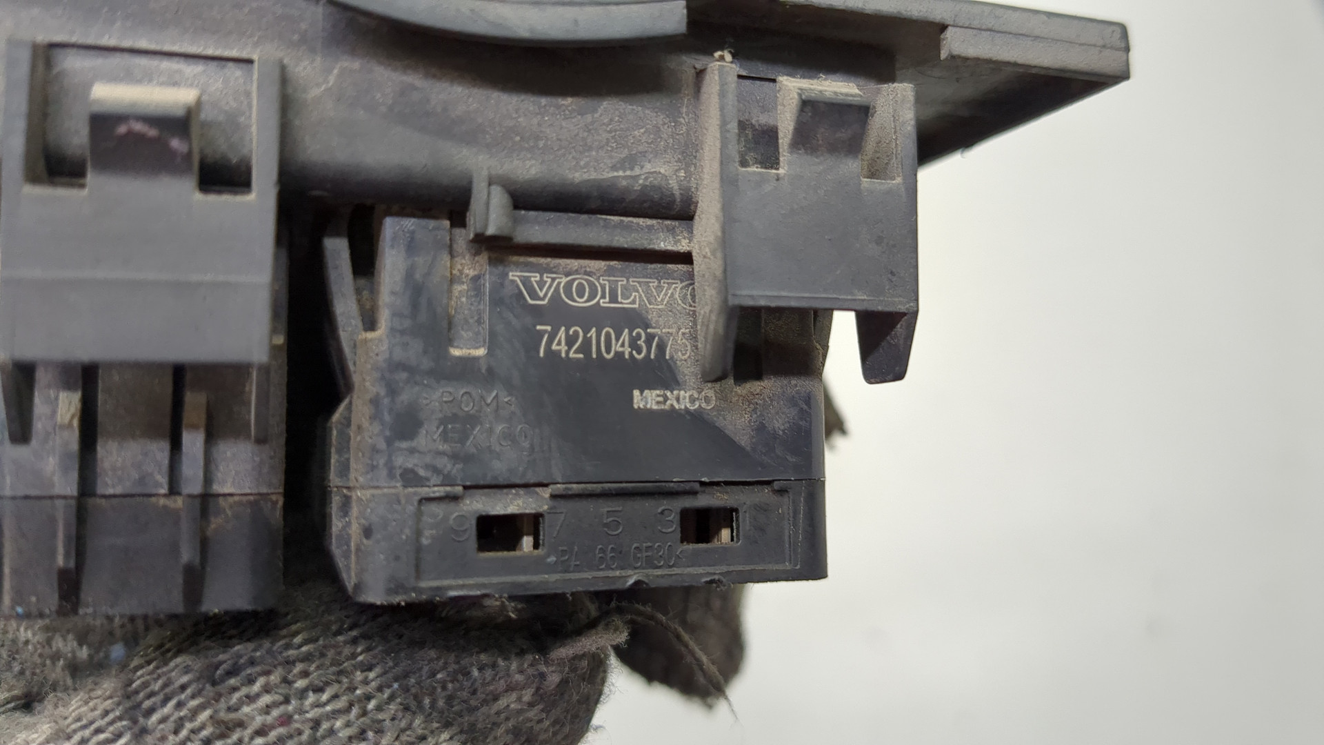 Кнопка стеклоподъемника