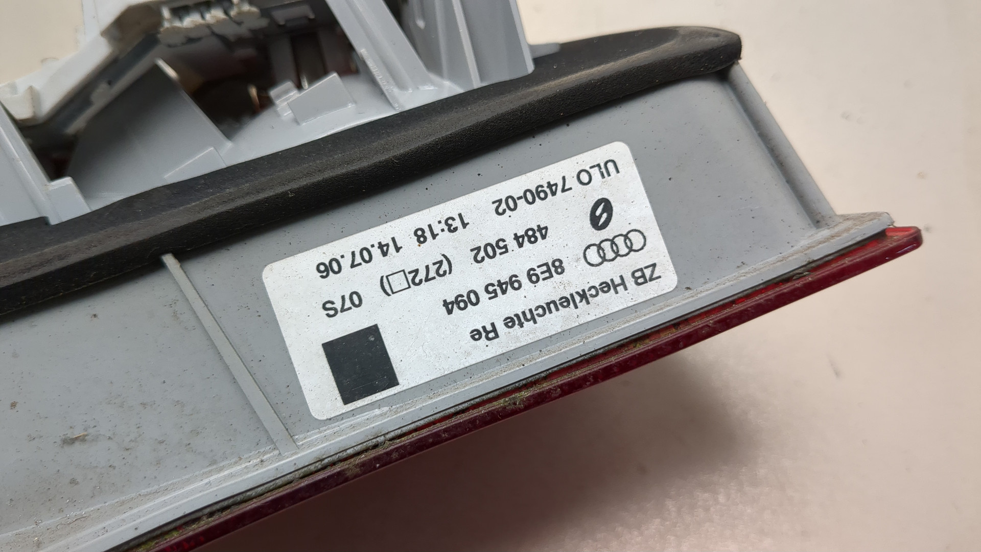 Фонарь задний внутренний правый