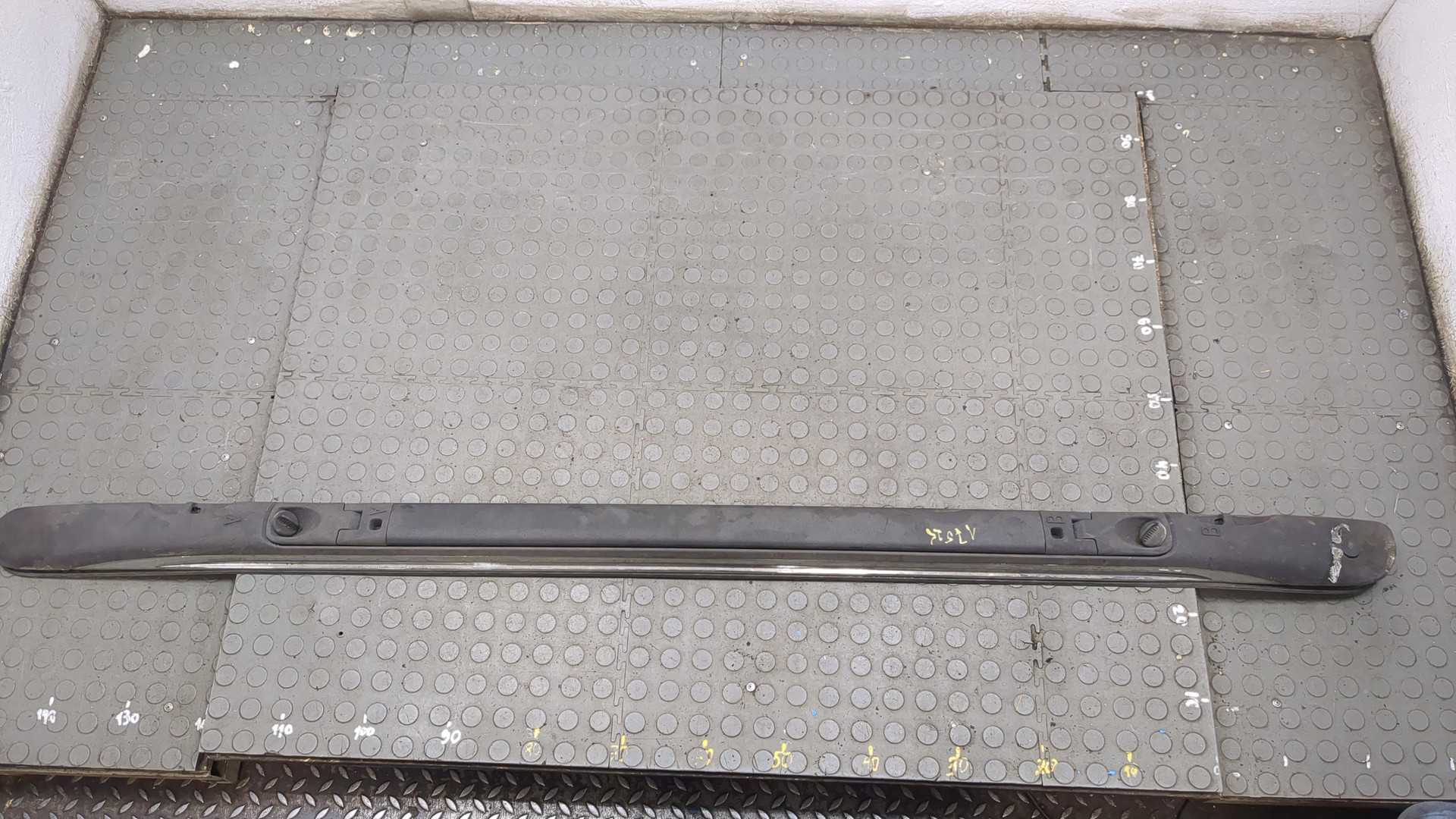 Рейлинг (релинг) левый (планка на крышу)