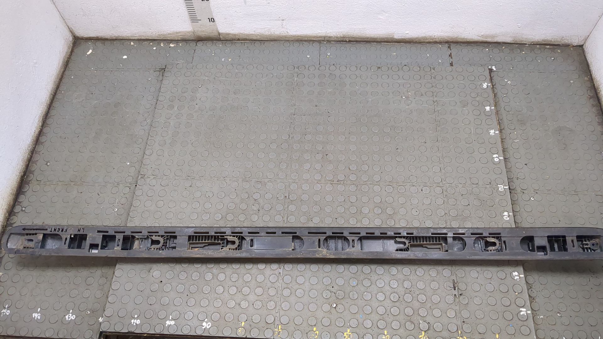 Рейлинг (релинг) левый (планка на крышу)